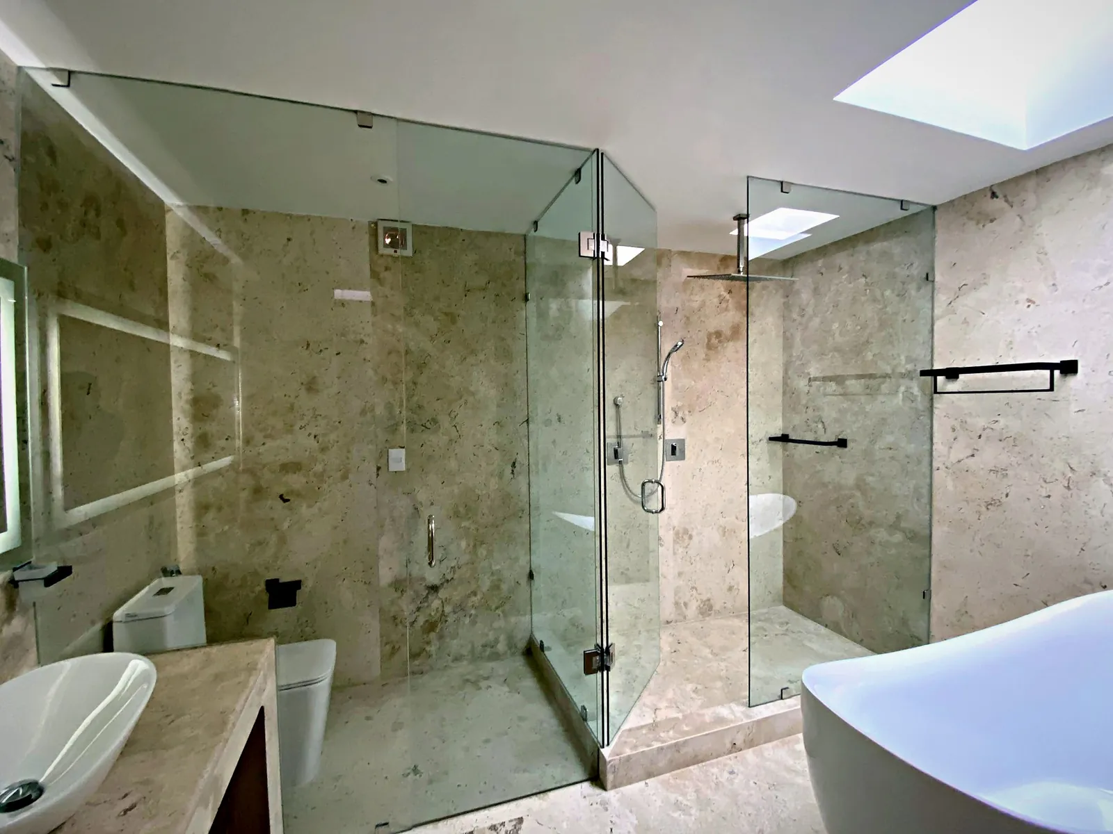 Cancel de baño de vidrio templado con herrajes de acero inoxidable