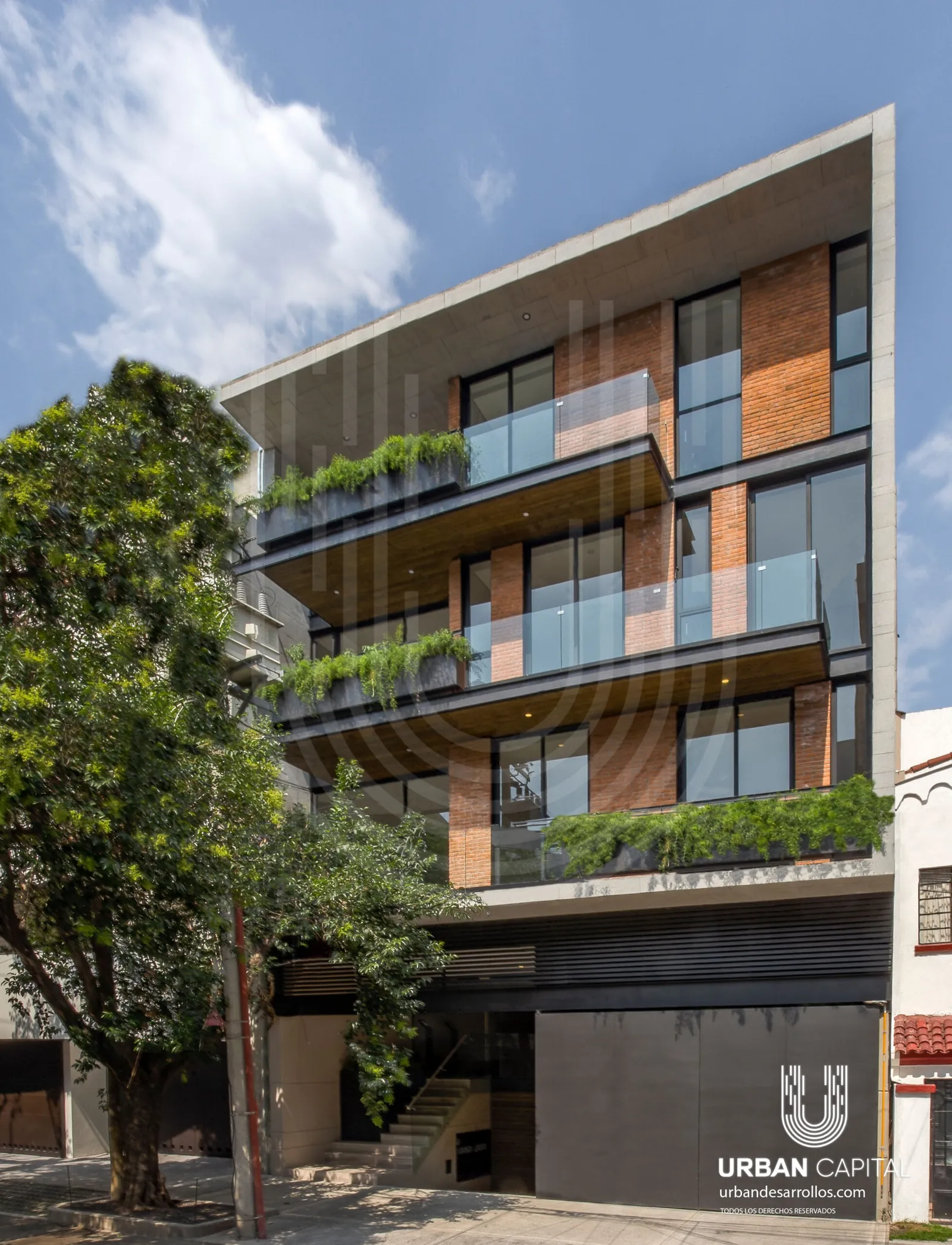 Edificio Pestalozzi con cancelería de aluminio y vidrio